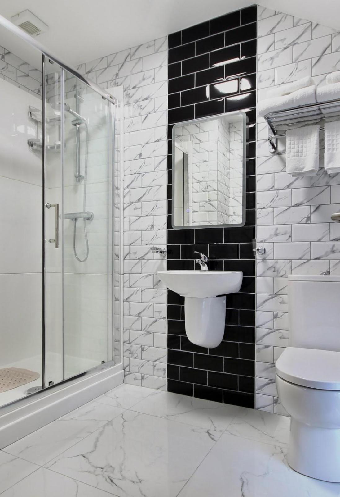 فندق The Bailie, Main St Bailieborough, A82T6C6 كافان المظهر الخارجي الصورة
